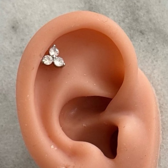 Modest Lu Jewelry - Sterling Silver Crystal Flower 3 Prong Cartilage Earring
Brand New